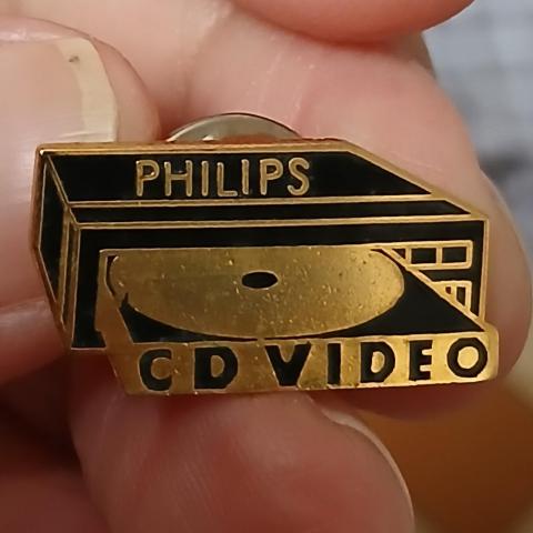 troc de  Reserver. Un Pins ' PHILIPS CD. VIDEO ', sur mytroc
