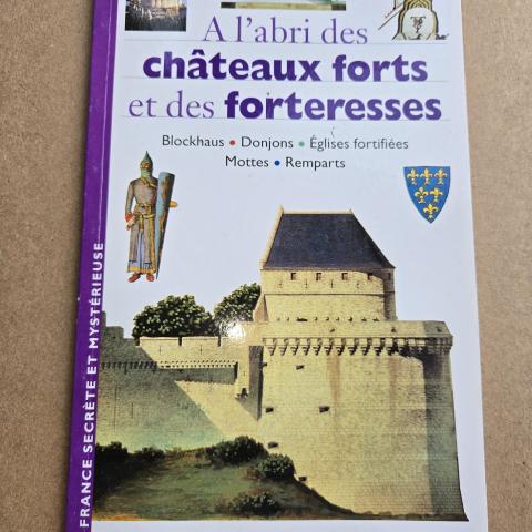 troc de  A l'abri des Châteaux forts et forteresses, sur mytroc