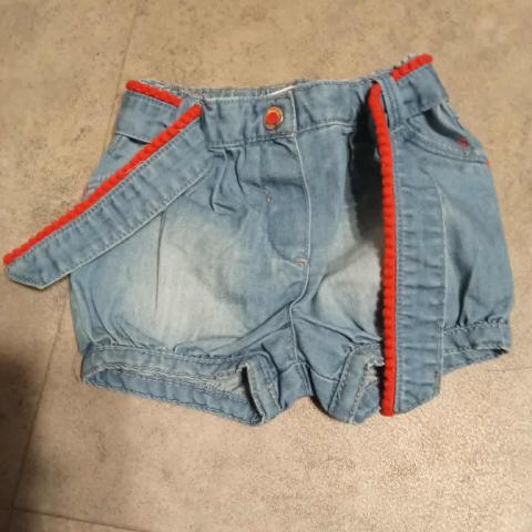 troc de  short fantaisie  9 mois marque obaïbi, sur mytroc