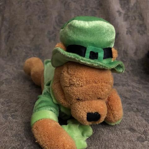 troc de  (réservé) Winnie l'Ourson pour Disney longueur 22cm approx., sur mytroc