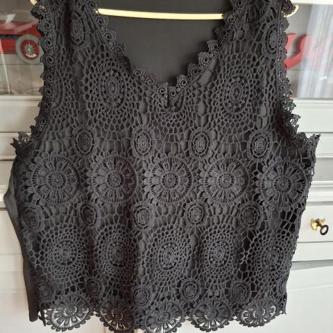 troc de  Haut noir devant dentelle, sur mytroc