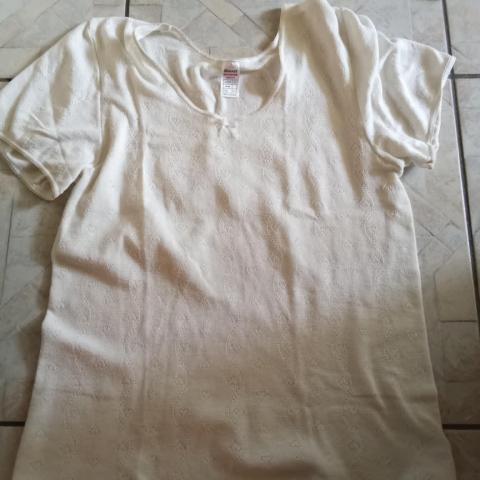 troc de  chemiseou haut  Damard tres bon etat creme  taille X X L, sur mytroc