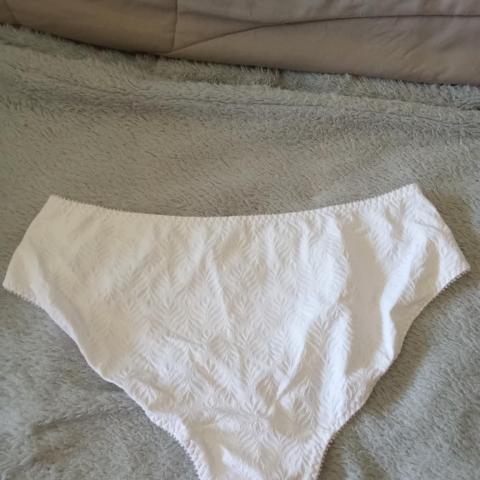 troc de  Culotte blanche  neuf grande taille   48/580, sur mytroc
