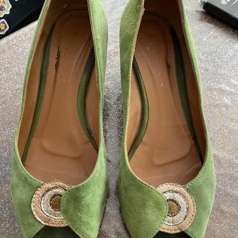 troc de  Chaussures femmes 37 - très bon état à venir récupérer dans 13è, sur mytroc