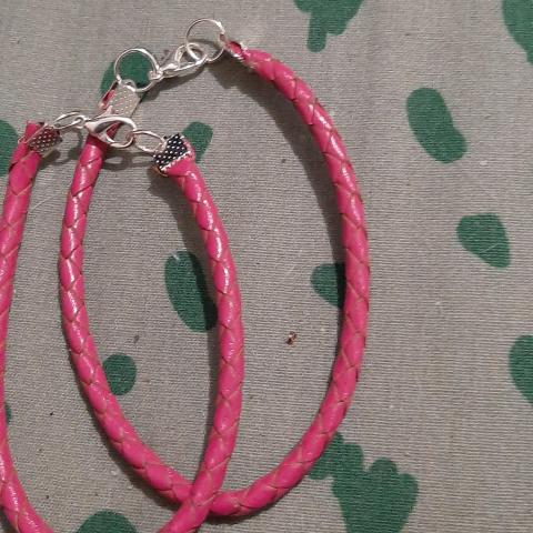 troc de  Reserve 2 bracelets cuir rose, sur mytroc