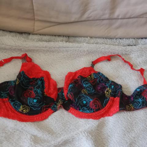 troc de  reserve     soutien gorge taille105 bonnet D comme neuf marque charlotte, sur mytroc