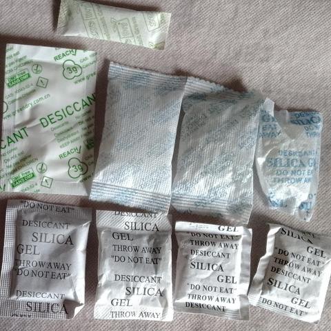 troc de  lot gel de silice, déshydratant, très bon état, sur mytroc