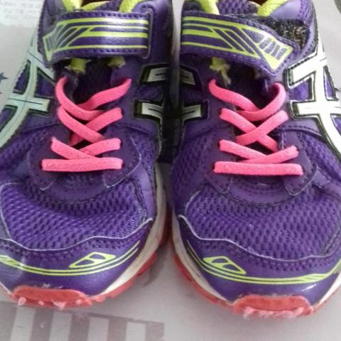 troc de  Asics fille 32.5, sur mytroc