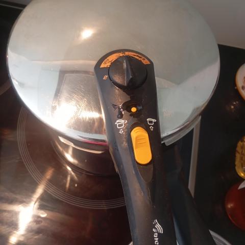 troc de  Troque lot 2 Cocotte minute Fagor contre panier légumes, sur mytroc