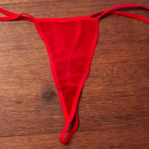 troc de  String rouge transparent., sur mytroc