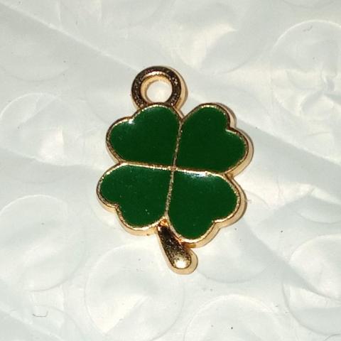 troc de  Lot de 10 pendentif porte bonheur réserver sissi, sur mytroc