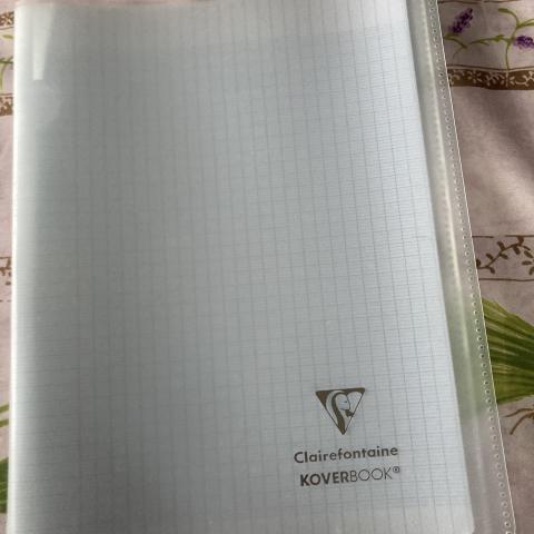 troc de  Réservé Cahier 24x32 cm grand carreaux, sur mytroc