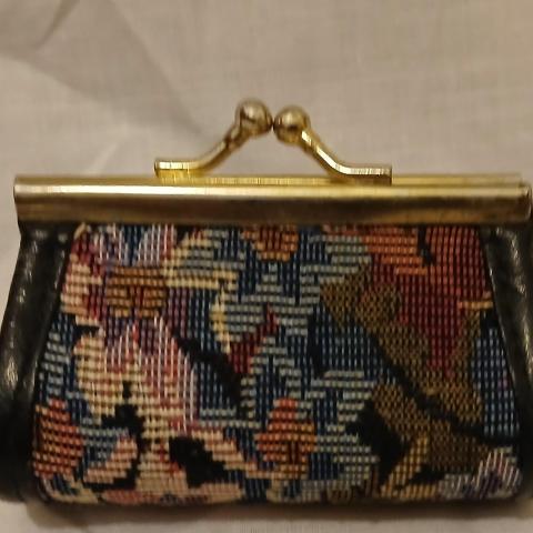 troc de  Petit porte monnaie tissé., sur mytroc