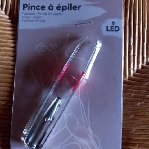 troc de  Pince à épiler à led, sur mytroc