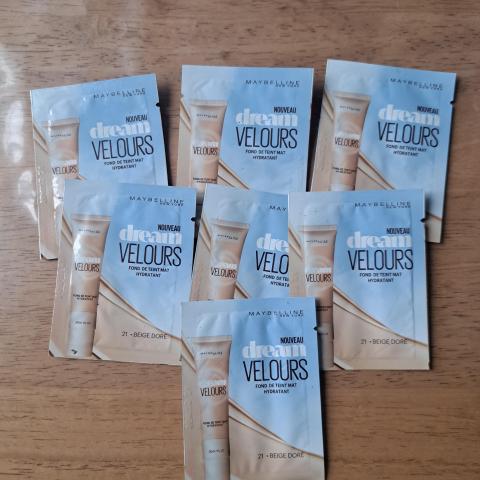 troc de  Lot de 7 échantillons de fond de teint, sur mytroc