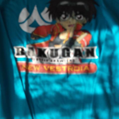 troc de  t-shirt manche longue bakugan taille 10 ans, sur mytroc