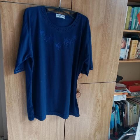 troc de  tee-shirt  bleu marine marque compapany taille L   4  noisetts, sur mytroc