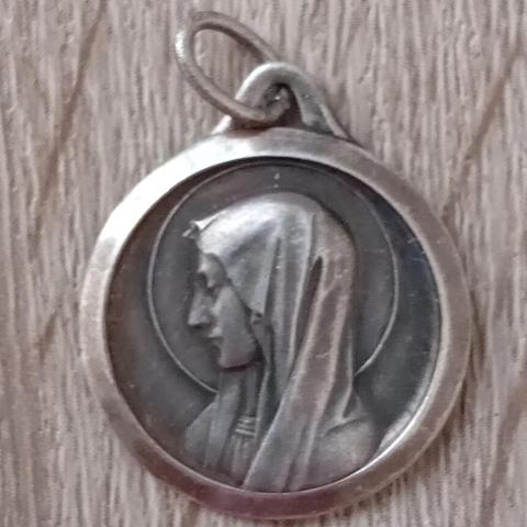 troc de  Une Médaille Pendentif De Sainte Marie, sur mytroc