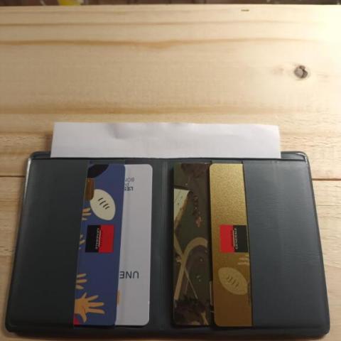 troc de  Attribué Porte-cartes bancaires ou autres, sur mytroc