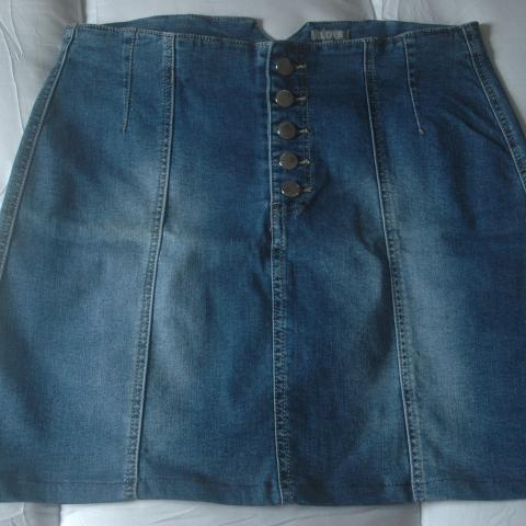 troc de  Jupe jean NEUVE retenue, sur mytroc