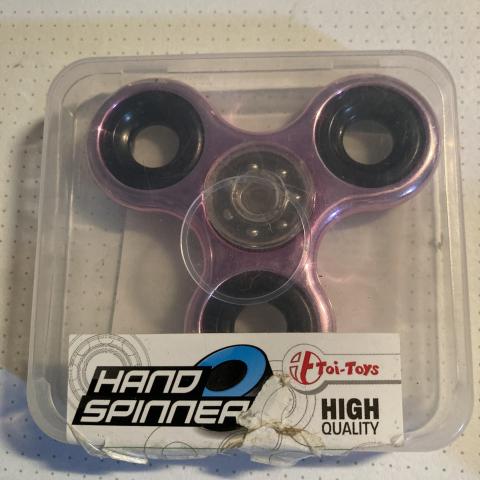 troc de  Handspinner métal rose avec sa boite, sur mytroc