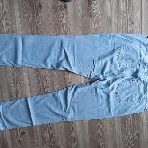 troc de  Jeans Levi's femme, sur mytroc