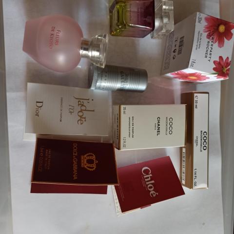 troc de  Boîte et flacon de parfum vide avant poubelle, sur mytroc