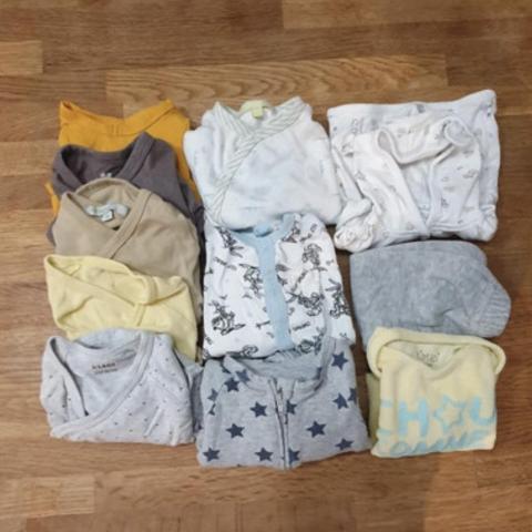troc de  Lot vetement bb mixte 1 mois contre vêtements fille 1 an hiver, sur mytroc