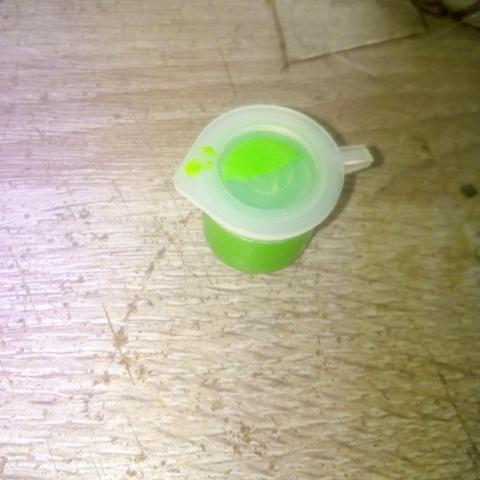troc de  1 petit pot de peinture  verts claire, sur mytroc