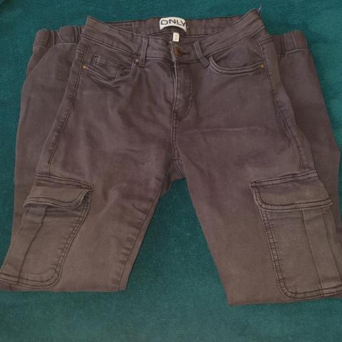 troc de  Jean cargo femme T36, sur mytroc