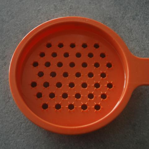 troc de  séparateur œuf et mini râpe tupperware, sur mytroc