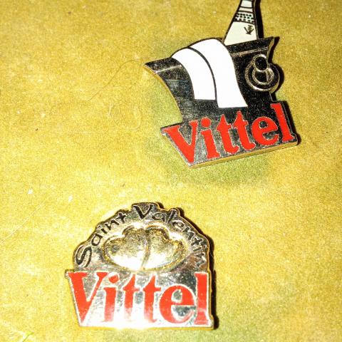 troc de  2 pin's avec attache, sur mytroc