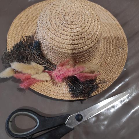 troc de  Petit chapeau 2 pour deco, sur mytroc