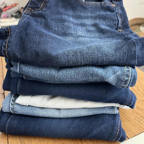 troc de  Reservé Lot de 7 jeans enfant 10-12 ans, sur mytroc