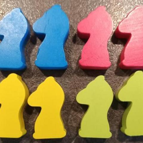 troc de  8 Pions "petits chevaux" - 6 Noisettes, sur mytroc