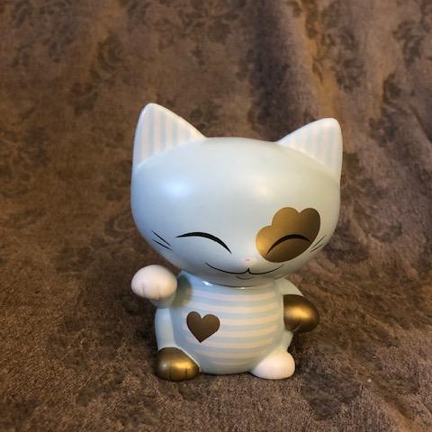 troc de  (réservé) Chat porte bonheur 11cm résine (petits défauts), sur mytroc