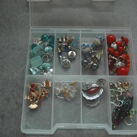troc de  Lot boucles oreilles neuves, sur mytroc