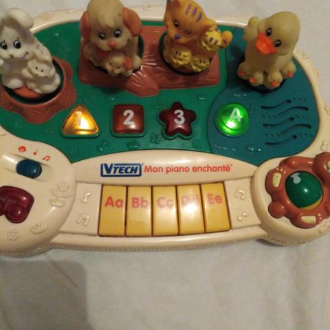 troc de  Piano enchanté de vtech en état de marche, sur mytroc