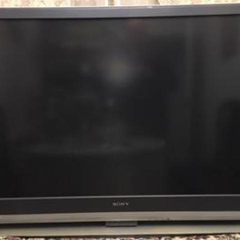 troc de  TV LCD SONY 127 cm AVEC FACTURE D'ACHAT. FONCTIONNELLE MAIS...., sur mytroc