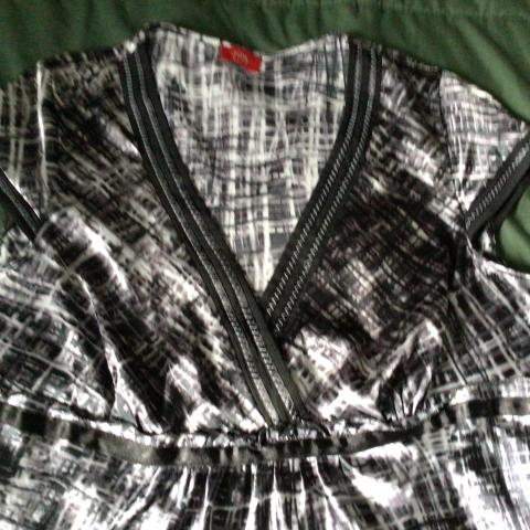 troc de  Haut noir blanc gris, sur mytroc