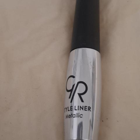 troc de  Eye liner argente mettalic, sur mytroc