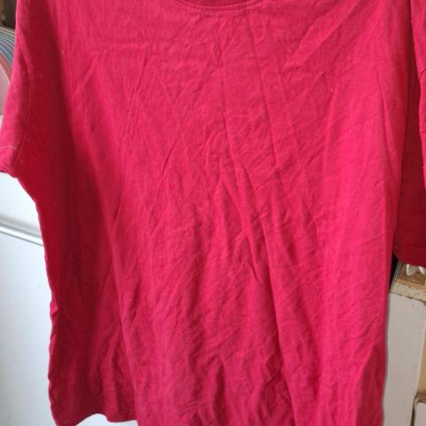 troc de  Tee shirt rouge XL, sur mytroc