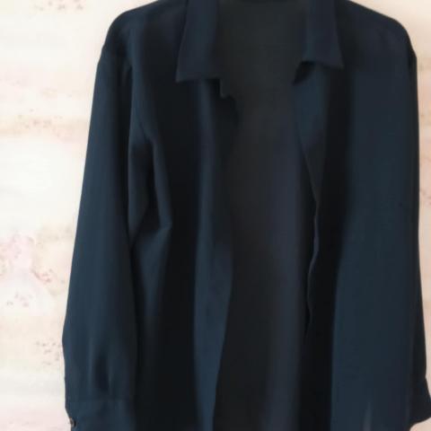 troc de  Veste chemisier en voile  44/46 très bon etat, sur mytroc