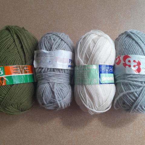 troc de  Lots de 4 pelotes de laines neuves, sur mytroc