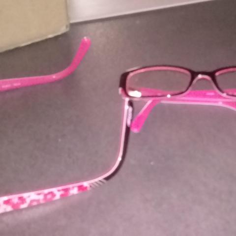 troc de  monture lunettes roses et noires, sur mytroc