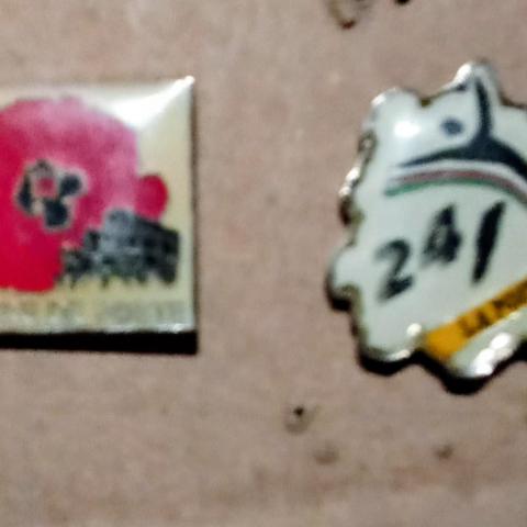 troc de  2 pin's la poste, sur mytroc
