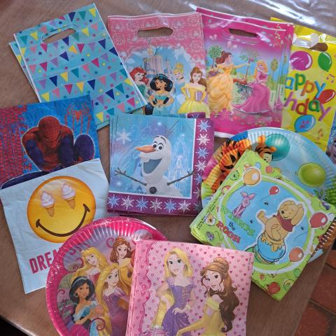 troc de  Assortiment neuf pour fête d'anniversaire d'enfant, sur mytroc