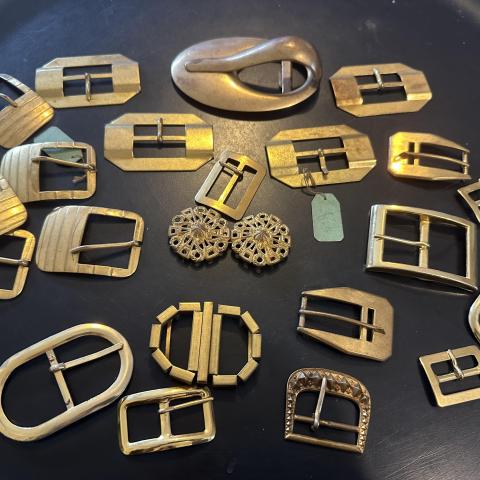 troc de  Mercerie : lot anciennes boucles de ceinture divers, sur mytroc