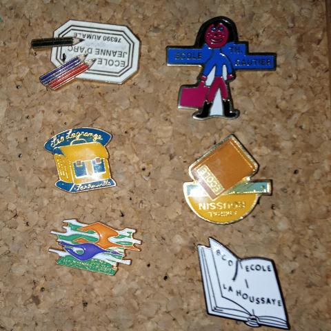 troc de  lot pin's ecole sans attache, sur mytroc
