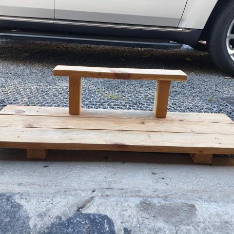 troc de  Étagère suspendue en palette plus planche étagère simple, sur mytroc